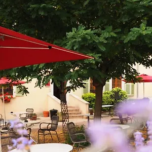 hostellerie-du-chateau-bellenaves.hotels-rhonealpes.com/